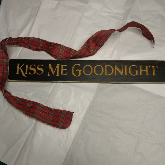 adorable kiss me good night sign